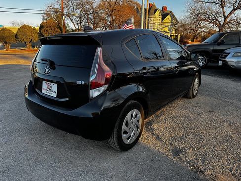 Used 2016 Toyota Prius C Two image 11