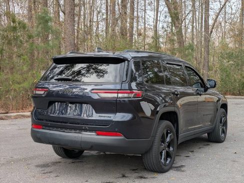 Used 2024 Jeep Grand Cherokee L Limited w/ Black Appearance Package AWD/4WD image 2