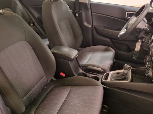 Used 2023 Hyundai Venue SE image 12