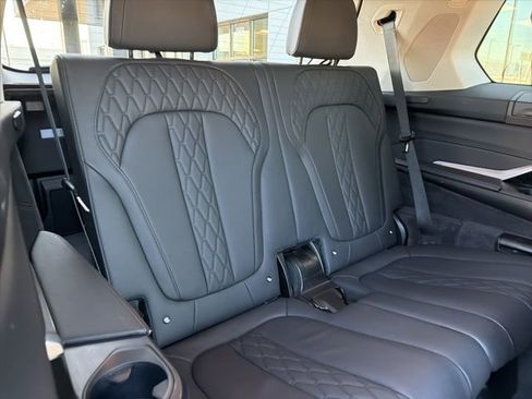 Used 2025 BMW X7 xDrive40i image 21