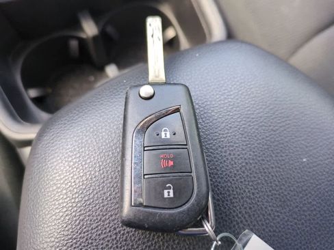 Certified 2022 Toyota RAV4 LE image 25