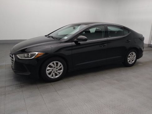 Used 2018 Hyundai Elantra SE FWD image 2