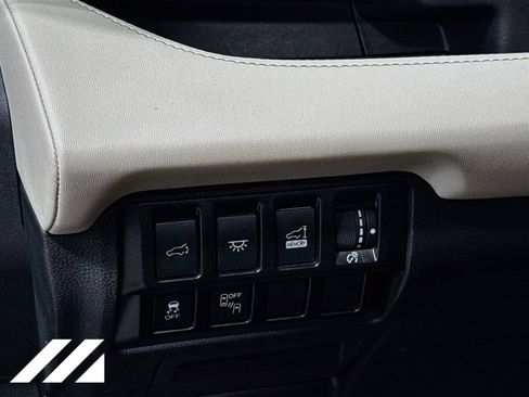 Used 2022 Subaru Ascent Touring AWD/4WD image 9