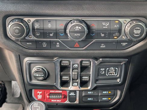 Used 2026 Jeep Wrangler Unlimited Sport AWD/4WD image 25