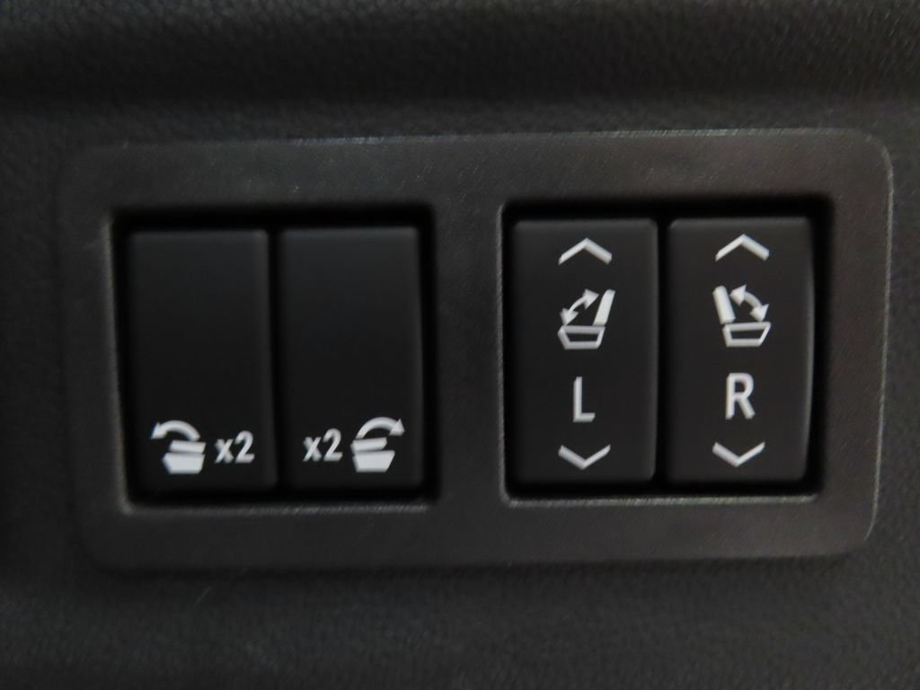 Used 2024 GMC Yukon XL Denali Ultimate AWD/4WD image 38