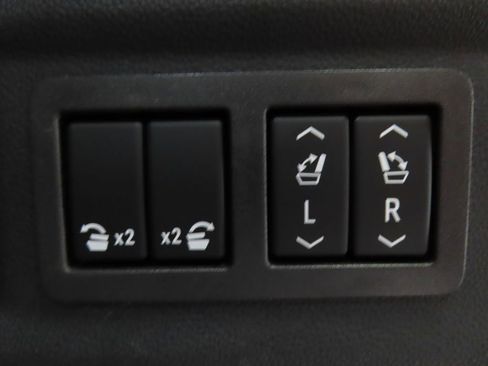 Used 2024 GMC Yukon XL Denali Ultimate AWD/4WD image 38