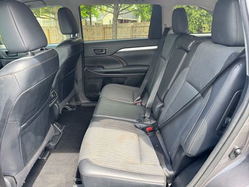 Used 2015 Toyota Highlander Plus AWD/4WD image 18