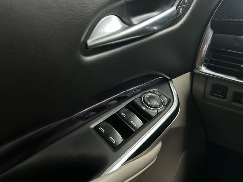 Used 2022 Cadillac XT4 Luxury w/ Cold Weather Package image 12