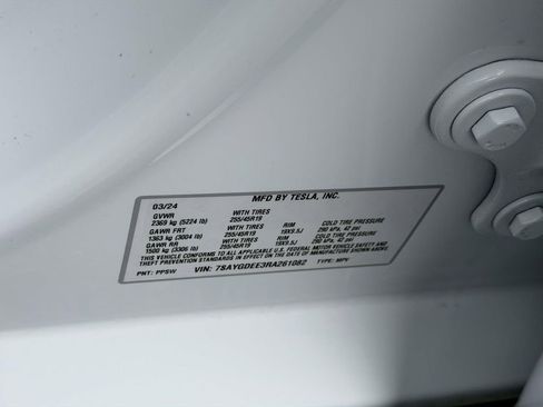 Used 2024 Tesla Model Y Long Range AWD/4WD image 25