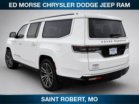 Used 2023 Jeep Grand Wagoneer L Series III AWD/4WD image 5