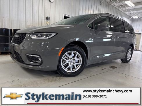 Used 2022 Chrysler Pacifica Touring-L image 30