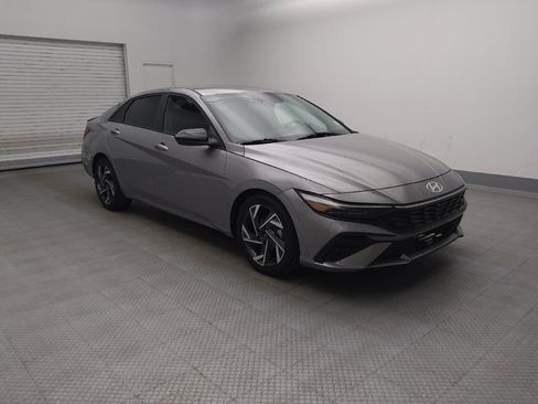 Used 2025 Hyundai Elantra Sport FWD image 13
