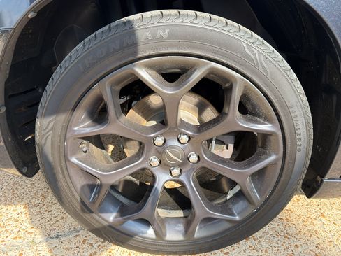 Used 2019 Chrysler 300 Touring w/ Sport Appearance Package RWD image 11
