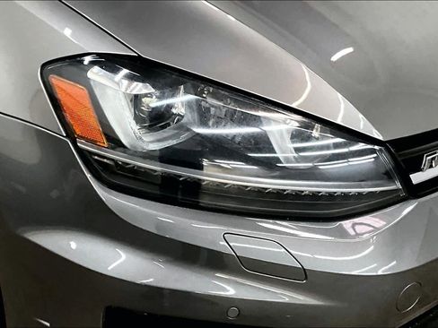 Used 2017 Volkswagen Golf R 4-Door image 30