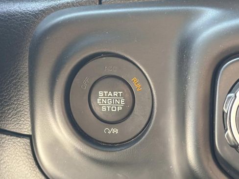 Used 2023 Jeep Gladiator Willys image 17