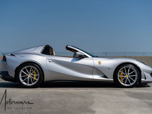 Used 2022 Ferrari 812 GTS image 3