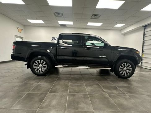 Used 2022 Toyota Tacoma Limited AWD/4WD image 11
