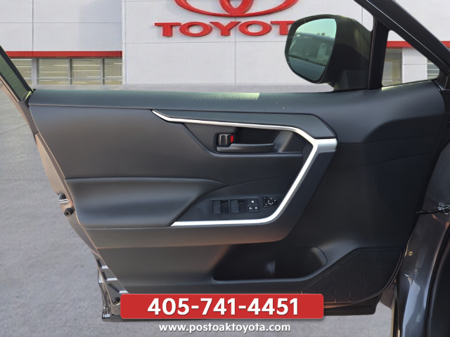 Used 2025 Toyota RAV4 LE AWD/4WD image 13