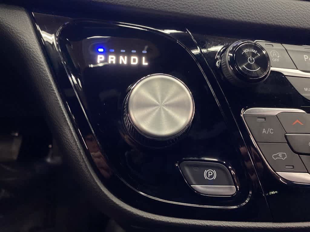 Used 2025 Chrysler Pacifica Select FWD image 24