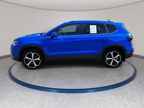 Certified 2025 Volkswagen Taos SEL AWD/4WD image 8