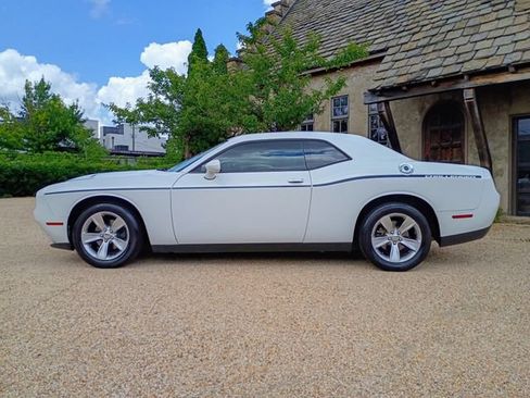 Used 2017 Dodge Challenger SXT RWD image 7