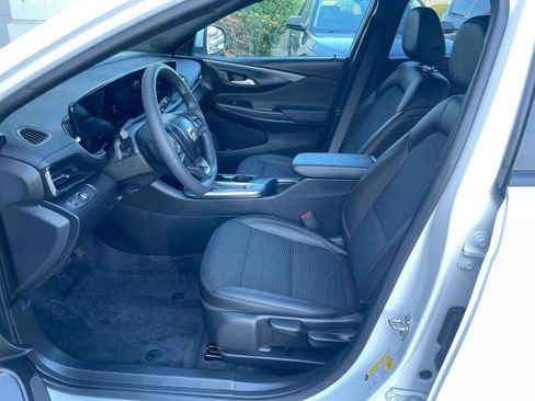 Used 2025 Buick Envista Preferred image 28