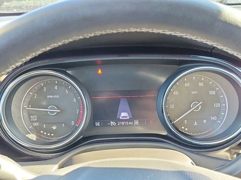 Used 2021 Buick Encore GX Essence image 12