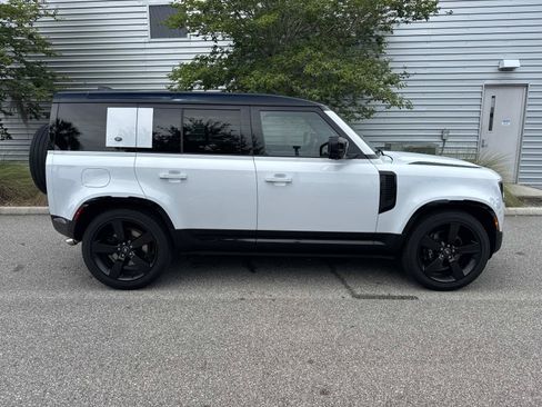 Used 2023 Land Rover Defender 110 V8 AWD/4WD image 5