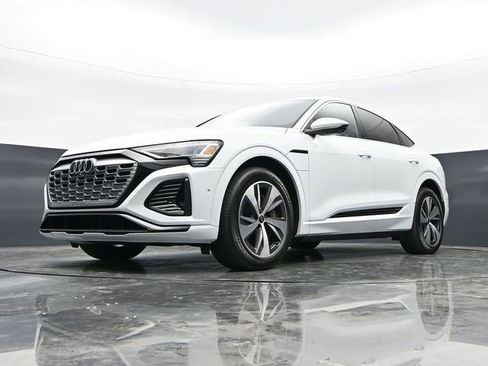 Used 2024 Audi Q8 e-tron Premium Plus w/ Premium Plus Package AWD/4WD image 37