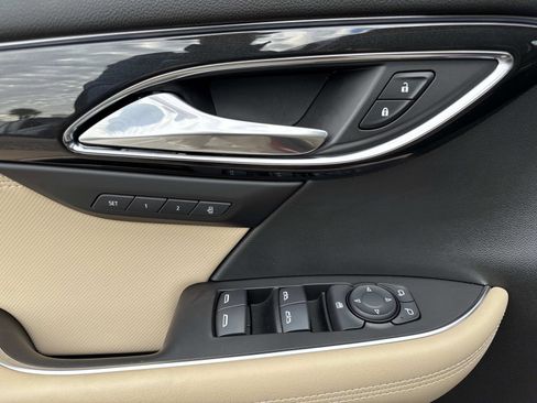 Used 2025 Buick Envision Preferred image 18