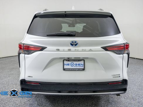 Used 2024 Toyota Sienna Limited AWD/4WD image 6