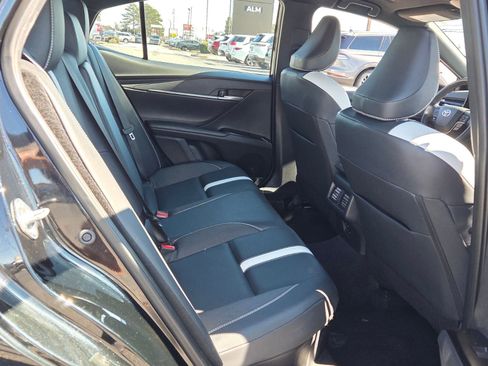 Used 2025 Toyota Camry SE image 15