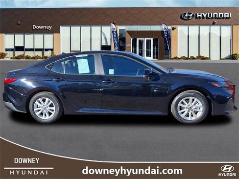 Used 2025 Toyota Camry LE image 4