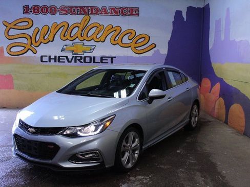 Used 2018 Chevrolet Cruze Premier image 2