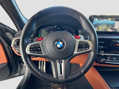 Used 2023 BMW M5 image 11
