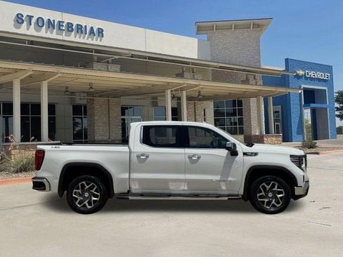 Used 2023 GMC Sierra 1500 SLT w/ SLT Premium Package AWD/4WD image 4