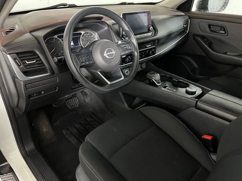 Used 2023 Nissan Rogue S image 3