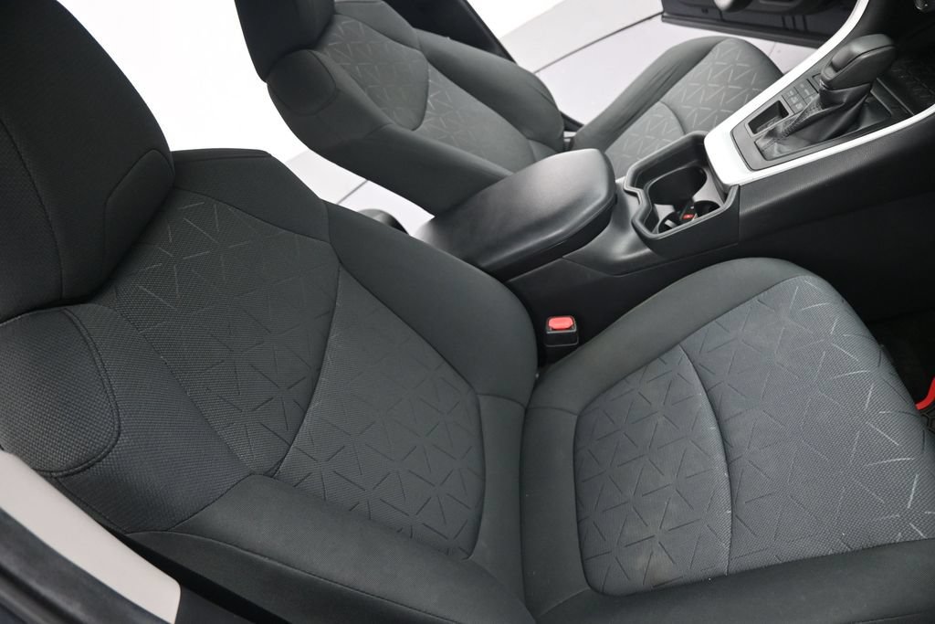 Used 2021 Toyota RAV4 XLE AWD/4WD image 11