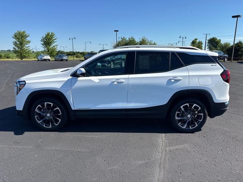 Used 2024 GMC Terrain SLT AWD/4WD image 2