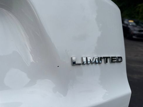 Used 2019 Jeep Cherokee Limited AWD/4WD image 16