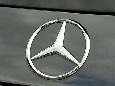 Used 2024 Mercedes-Benz GLC 300 4MATIC image 30