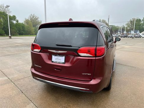 Used 2017 Chrysler Pacifica Limited FWD image 25