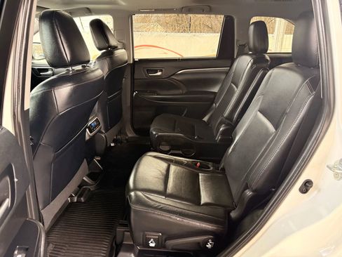 Used 2019 Toyota Highlander Limited image 18