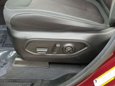 Used 2023 Jeep Grand Cherokee Laredo image 17