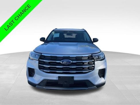Used 2025 Ford Explorer Active image 9