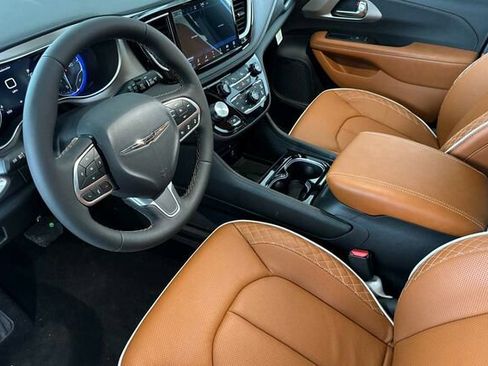 New 2026 Chrysler Pacifica Pinnacle image 7