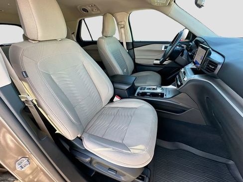 Used 2021 Ford Explorer XLT RWD image 26