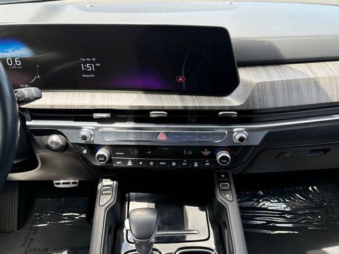 Used 2024 Kia Telluride AWD image 19