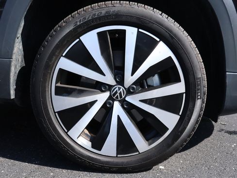 Used 2024 Volkswagen Taos SE FWD image 21