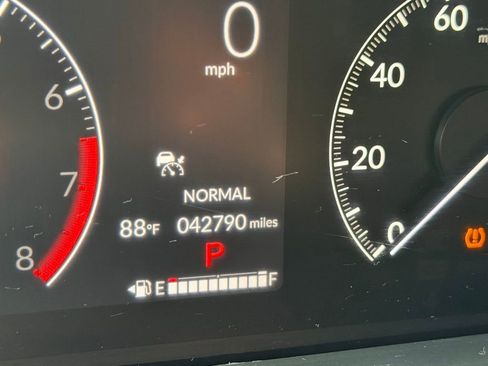 Used 2023 Honda Pilot Sport image 3